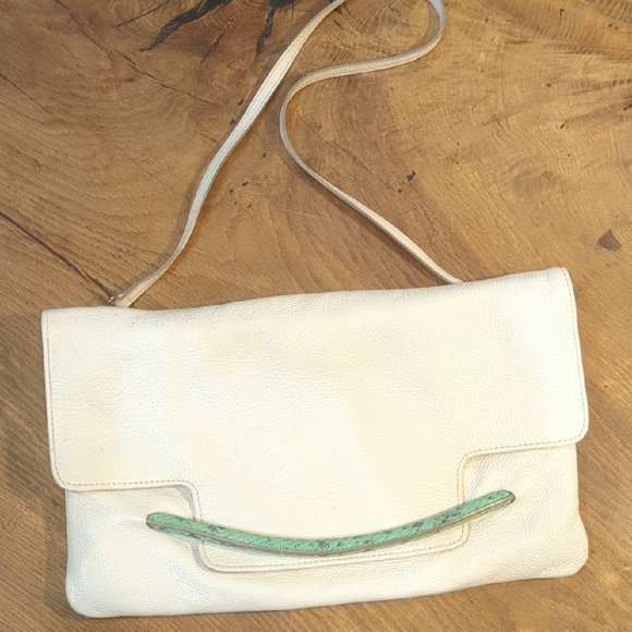 Chic Cream Clutch with Green Detail - Picture 1 of 9